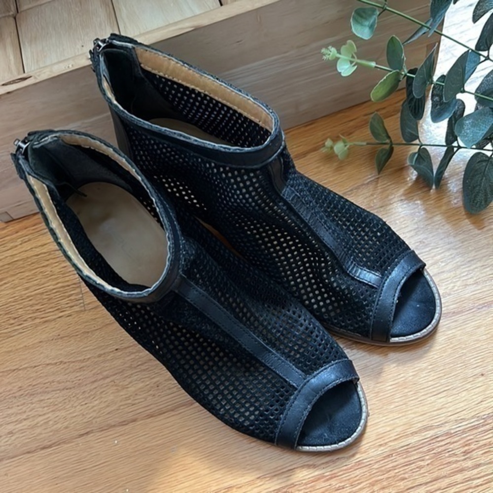 CHARLES By Charles David Booties Black Open Toe Web Net Booties EUC R5